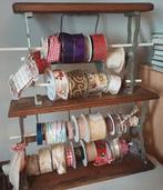 Antiek winkelrek voor linten of touw., Ophalen