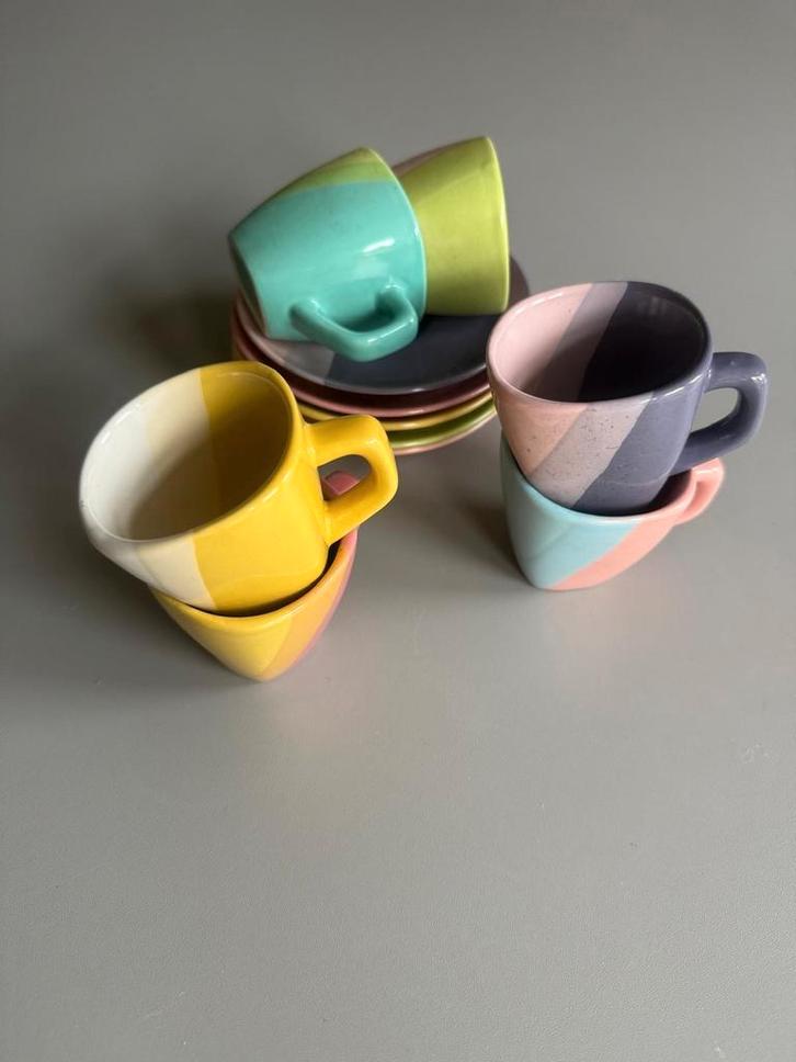 Kleurrijke Kopjes & Schotels Set, Huis en Inrichting, Keuken | Servies, Zo goed als nieuw, Kop(pen) en/of Schotel(s), Overige stijlen