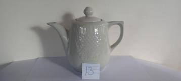 Bijzondere theepot, zie tekst, 1 van de vele theepotten  beschikbaar voor biedingen