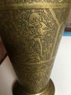 Prachtige, oude, koper/brons vaas met wajang afbeeldingen., Antiek en Kunst, Antiek | Koper en Brons, Ophalen of Verzenden