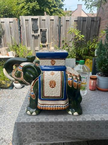 Antieke vintage olifant plantenhouder. 2x beschikbaar voor biedingen