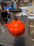 Le Creuset Fluitketel 1.6L - prachtig rood - amper gebruikt, Huis en Inrichting, Keuken | Keukenbenodigdheden, Ophalen of Verzenden