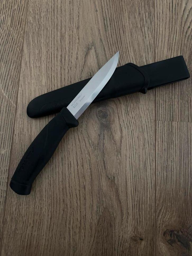 Morakniv Companion Heavy Duty Black - Outdoormes, Doe-het-zelf en Verbouw, Gereedschap | Handgereedschap, Nieuw, Ophalen of Verzenden