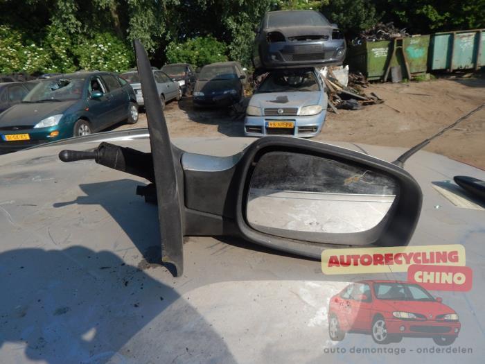 Buitenspiegel rechts van een Renault Clio, Auto-onderdelen, Spiegels, Renault, Gebruikt, 3 maanden garantie, Ophalen