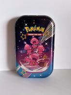 Pokémon Trading Card game tin Tinkatink, Verzamelen, Poppetjes en Figuurtjes, Ophalen of Verzenden, Zo goed als nieuw