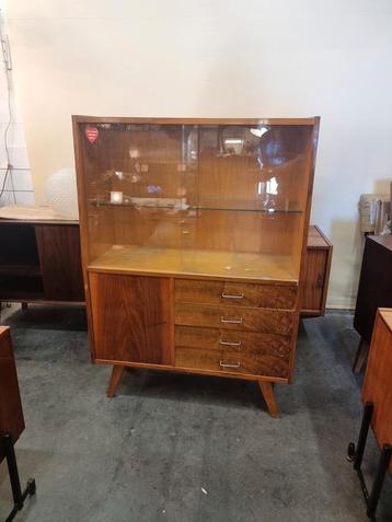 Vintage wandkast met vitrine jaren 60  beschikbaar voor biedingen