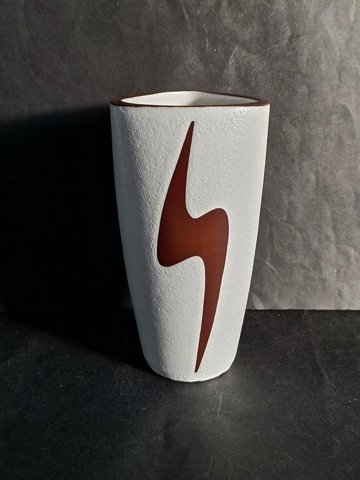 Jaap Ravelli keramisch vaas roodbruin. Wit overlay glazuur., Antiek en Kunst, Kunst | Designobjecten, Ophalen of Verzenden