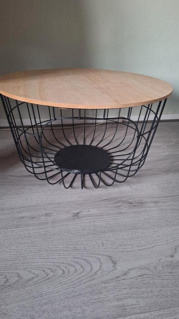 Draadmand bijzettafel beschikbaar voor biedingen