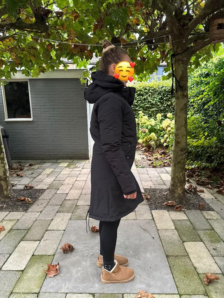 Zwarte winterjas met bontkraag, Kleding | Dames, Jassen | Zomer, Zo goed als nieuw, Maat 38/40 (M), Zwart, Ophalen of Verzenden