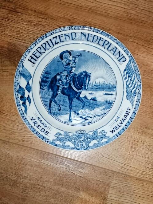 Herrijzend Nederland bevrijding wandbord gemerkt, Verzamelen, Militaria | Tweede Wereldoorlog, Overige soorten, Overige typen