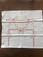 Vintage Theedoek, Kleedje Onderlegger met Roos Borduurwerk, Huis en Inrichting, Keuken | Textiel, Ophalen of Verzenden, Gebruikt