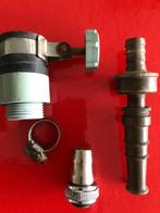 Twee metalen spuiten voor aan een tuinslang en een verloop., Ophalen of Verzenden, Gebruikt, Tuinslangkoppeling