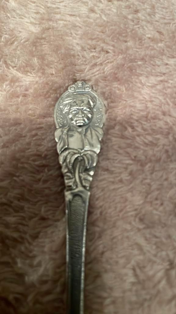 Verzilverd  Thee Lepeltje “Nederland Helpt Indie 1945”  nr 1, Antiek en Kunst, Antiek | Bestek, Ophalen of Verzenden