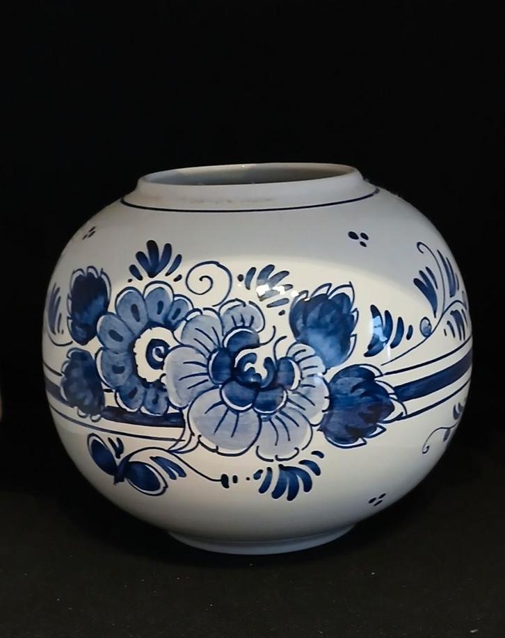 Delfts blauw bol vaasje nr.32274  M.Schmeink gesigneerd, Antiek en Kunst, Antiek | Vazen, Ophalen of Verzenden
