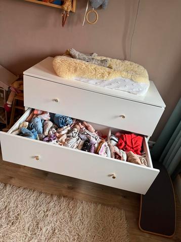 TWF Commode met gouden knopjes beschikbaar voor biedingen