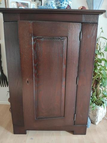 Massief houten tv-kast met deur beschikbaar voor biedingen