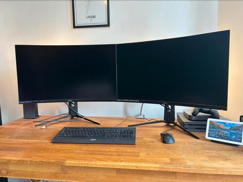 2x MSI Optix MAG321Curv, Computers en Software, Monitoren, Zo goed als nieuw, 61 t/m 100 Hz, Curved, In hoogte verstelbaar, Draaibaar