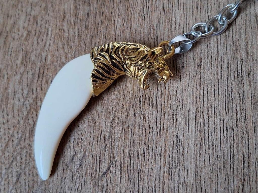 Sleutelhanger : Wolf Fang met Goudkleurige Tijgerkop !!, Info@keycharms.nl, Overige typen, Nieuw, Medemblik