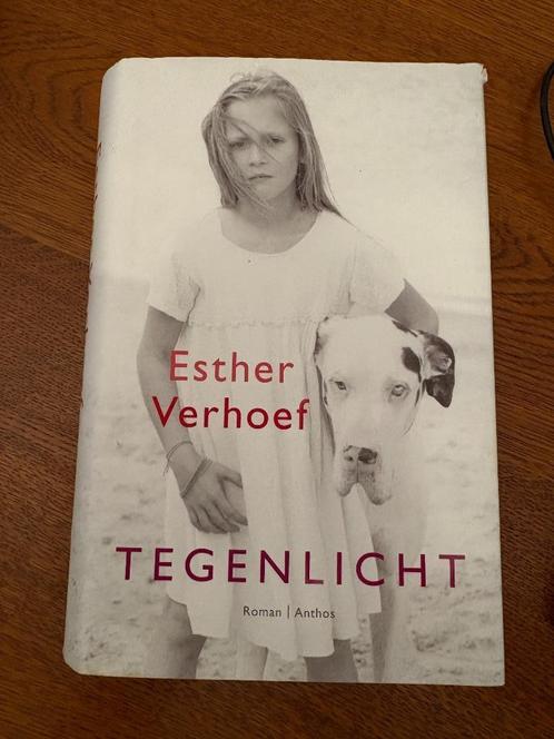 Tegenlicht - Esther Verhoef, Boeken, Thrillers, Gelezen, Nederland, Ophalen of Verzenden