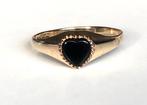 Vintage gouden ring onyx hart maat 19 1/4, Gebruikt, 19 tot 20, Zwart, Ophalen of Verzenden