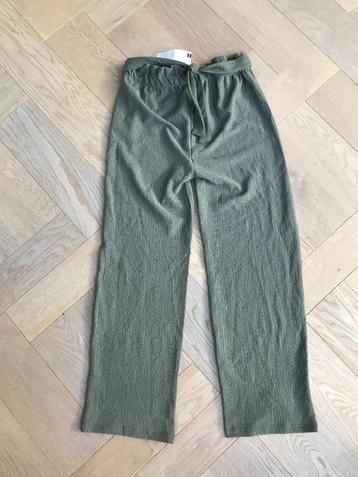 NIEUWE heerlijke luchtige broek van HEMA 146/152 olijfgroen beschikbaar voor biedingen