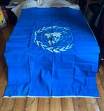Vlag Verenigde Naties rond 1960, 220x135 cm, Ophalen of Verzenden, Zo goed als nieuw