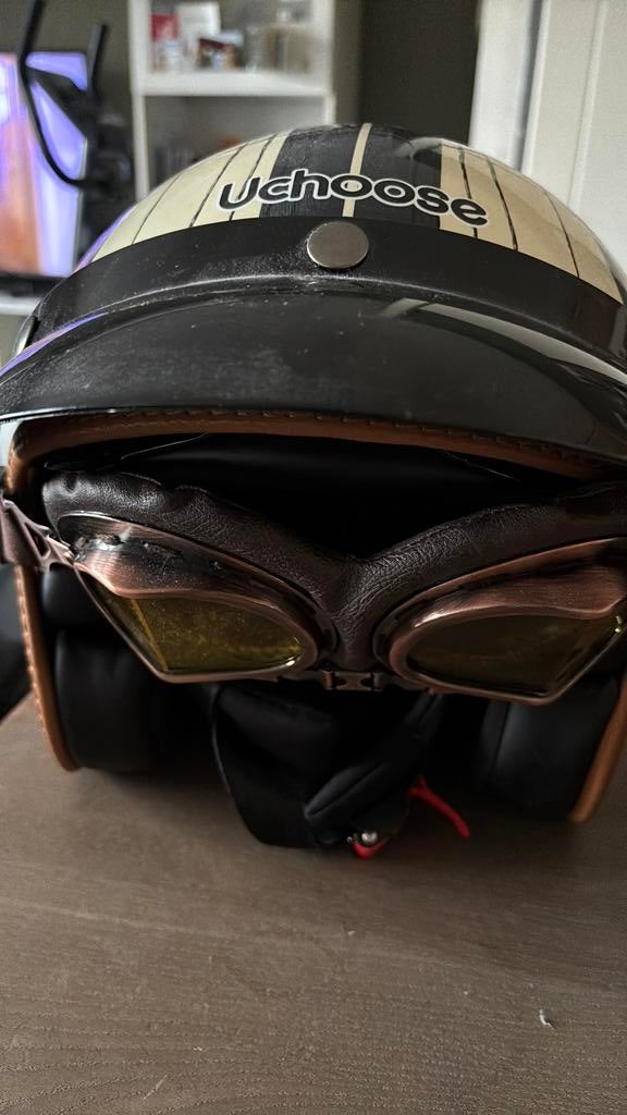 Vintage helm, Fietsen en Brommers, Brommerhelmen, Ophalen of Verzenden, Zo goed als nieuw