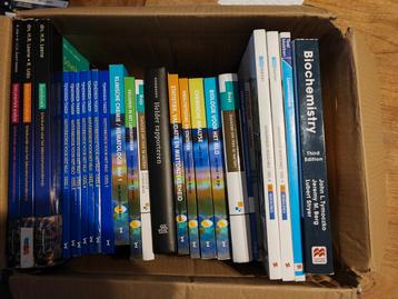 Diverse studie boeken voor laboratorium opleiding. beschikbaar voor biedingen