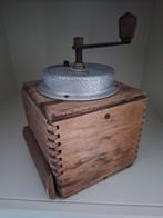 Ouderwetse houten koffiemolen, Antiek en Kunst, Ophalen of Verzenden