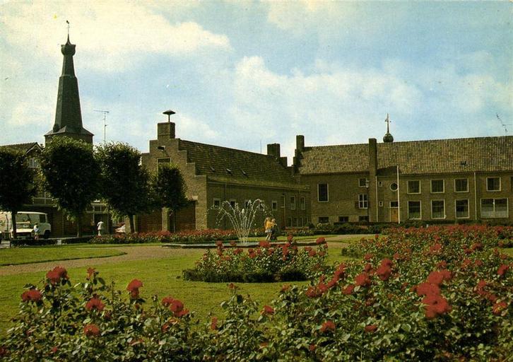 Baarle Nassau, St. Annaplein. - volk fontein - ongelopen, Verzamelen, Ansichtkaarten | Nederland, Ongelopen, Noord-Brabant, Voor 1920