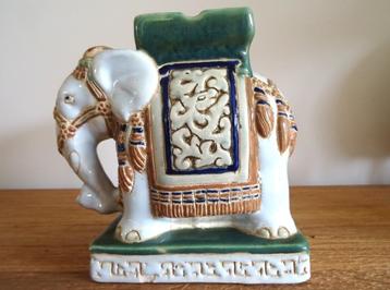 Azië: vintage handmade olifant, keramiek. Plantenstaandertje beschikbaar voor biedingen