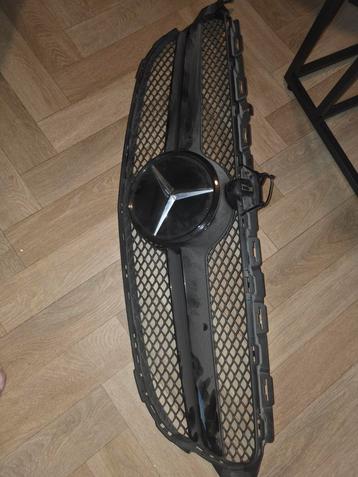 Grill Mercedes C Klasse W205 Hoogglans AMG-line AMG Look beschikbaar voor biedingen