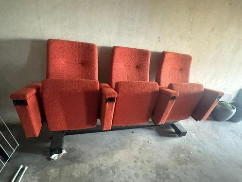 Drie Theater / Auditor / Bioscoop stoelen, Huis en Inrichting, Stoelen, Stof, Rood, Ophalen of Verzenden