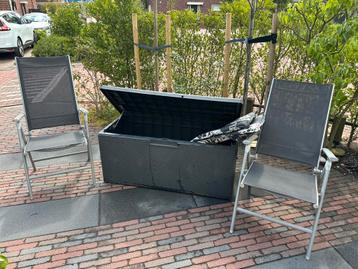 3 verstelbare tuinstoelen met 2 kussens beschikbaar voor biedingen
