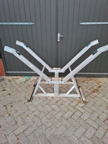 Aluminium boten bok  beschikbaar voor biedingen