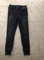 Only spijkerbroek zwart met rafelpijp mt m lengte 34, Kleding | Dames, Positiekleding, Zwart, Ophalen of Verzenden, Zo goed als nieuw