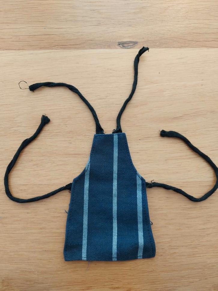 Sindy vintage BBQ schort, Verzamelen, Poppen, Gebruikt, Kleertjes, Ophalen of Verzenden