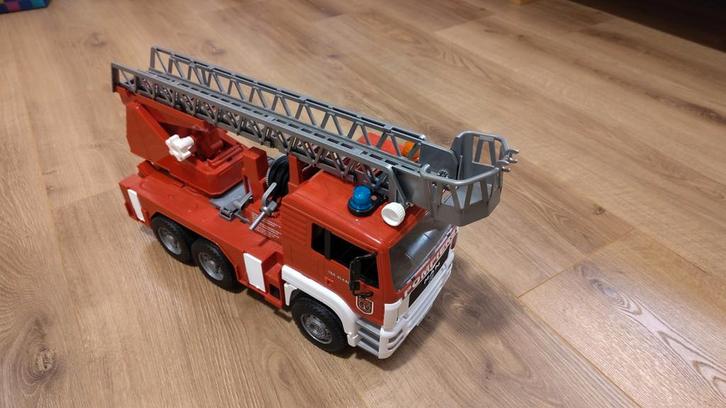 Brandweerauto met serine, verlichting en waterpomp, Kinderen en Baby's, Speelgoed | Speelgoedvoertuigen, Zo goed als nieuw, Ophalen