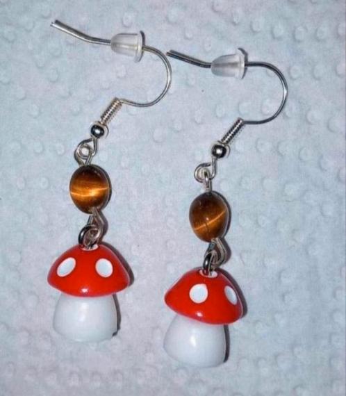 leuke paddenstoel oorbellen met Tijgeroogsteen., Sieraden, Tassen en Uiterlijk, Oorbellen, Nieuw, Overige materialen, Ophalen of Verzenden