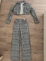 H&M kostuum optische illusie maat S broek & XS cropped jasje, Kleding | Dames, Spijkerbroeken en Jeans, Ophalen of Verzenden, Zo goed als nieuw