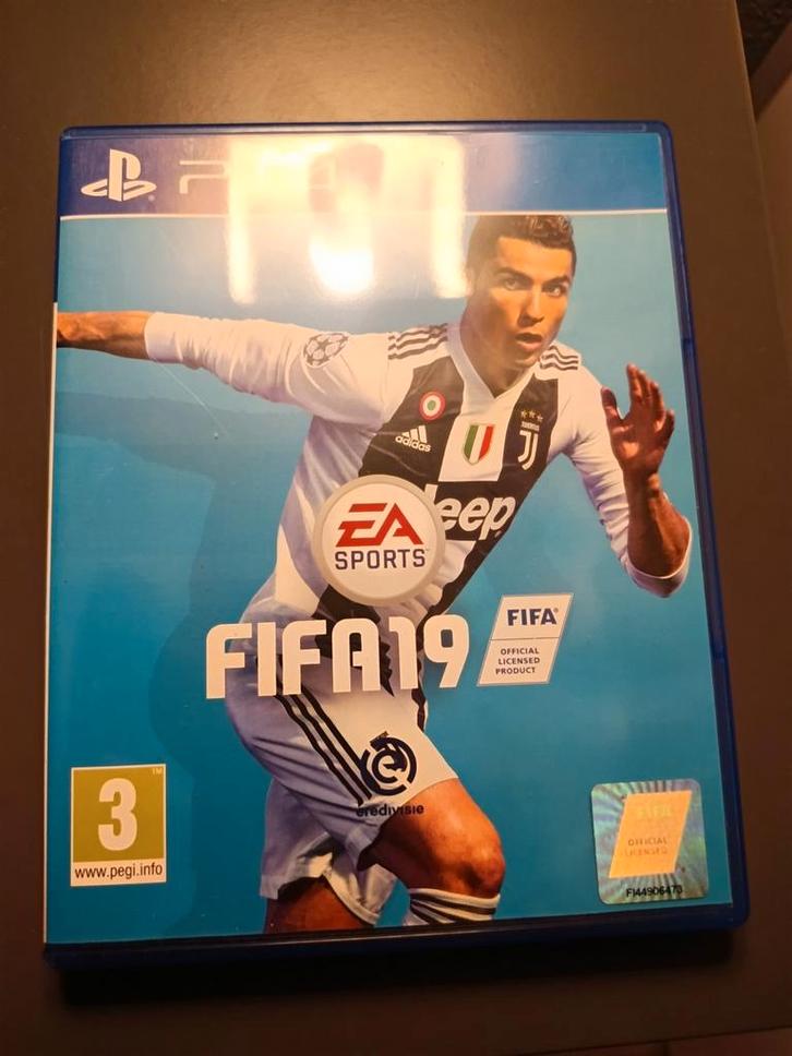 FIFA 19 PS4 - Ronaldo Editie, Spelcomputers en Games, Games | Sony PlayStation 4, Gebruikt, Sport, 1 speler, Vanaf 3 jaar, Eén computer