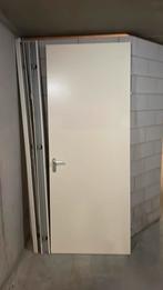 Deur en deurpost gratis af te halen, Doe-het-zelf en Verbouw, Deuren en Horren, 80 tot 100 cm, 215 cm of meer, Binnendeur, Ophalen of Verzenden