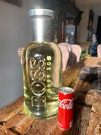 Zeer grote parfumfles hugo boss giant, Verzamelen, Ophalen of Verzenden, Zo goed als nieuw, Parfumfles, Gevuld