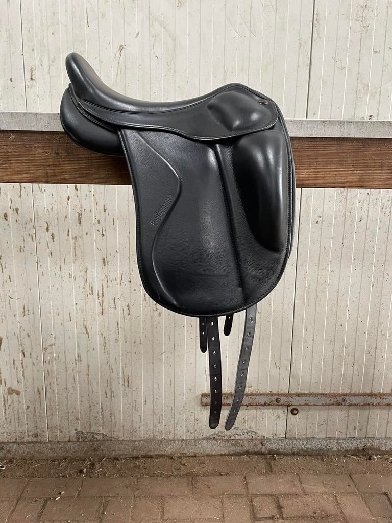 Eques Performance 17,5”, Dieren en Toebehoren, Paarden en Pony's | Zadels, Zo goed als nieuw, Dressuur, Ophalen of Verzenden