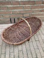 Oude wilgentenen mand op voetjes hengselmand, Huis en Inrichting, Woonaccessoires | Schalen en Manden, Overige materialen, Mand