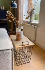Scandinavisch design tafeltje/bijzettafeltje met opbergmand, Huis en Inrichting, Tafels | Bijzettafels, Verzenden, Zo goed als nieuw