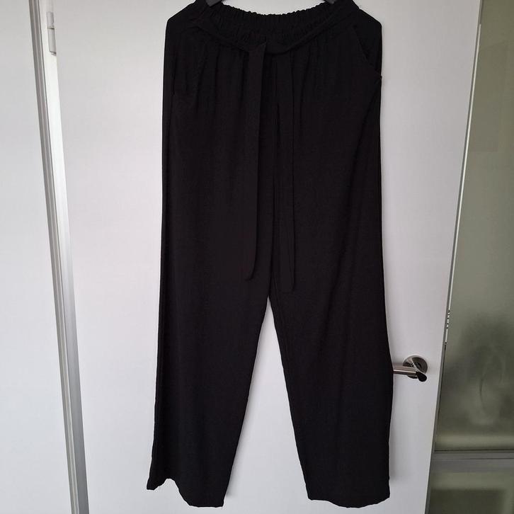 Zwarte wijde broek met strikband en steekzakken van Maudd, Kleding | Dames, Broeken en Pantalons, Zo goed als nieuw, Maat 38/40 (M)
