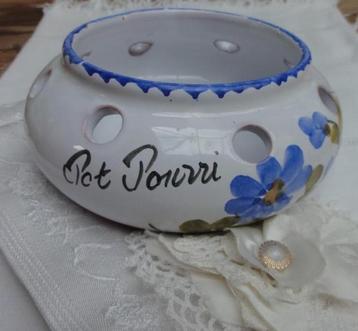 Frans keramiek Pot Pourri schaaltje , theelicht,Vallaurius beschikbaar voor biedingen