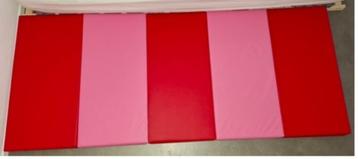 2x speelmat met anti-slipmat (Ikea) beschikbaar voor biedingen