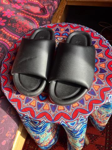 Zo goed als nieuwe slides maat 39 nu voor 15€ beschikbaar voor biedingen